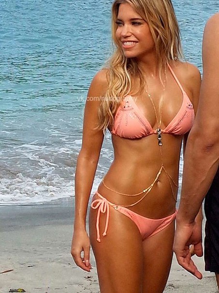 Сильвия Мейс (Sylvie Meis) в купальниках Hunkemoller