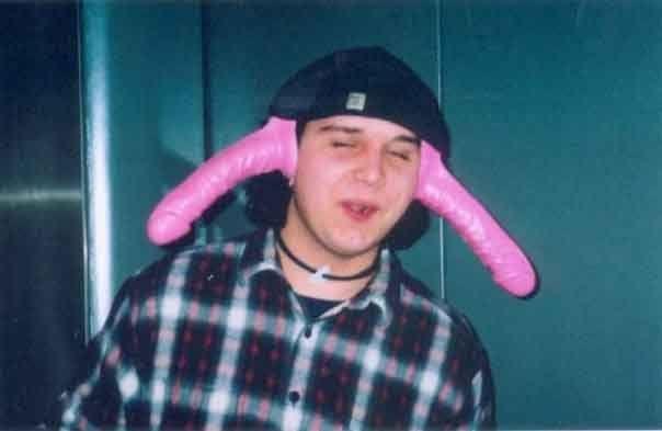 Сумасшедшие чики бегают голышом по деревне - Эроприколы