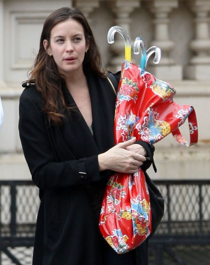 11 знаменитых мам, которые прекрасно выглядят без макияжа