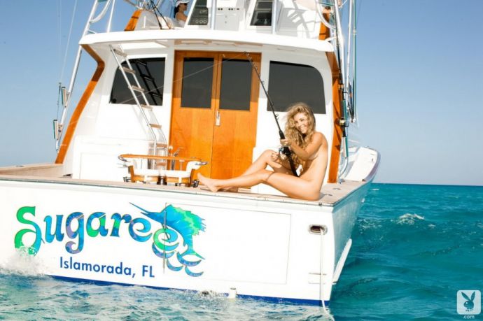 Девочка моряка обнаженная на яхте