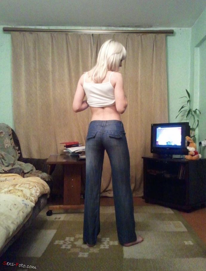 Жена утром на 8 марта голышом