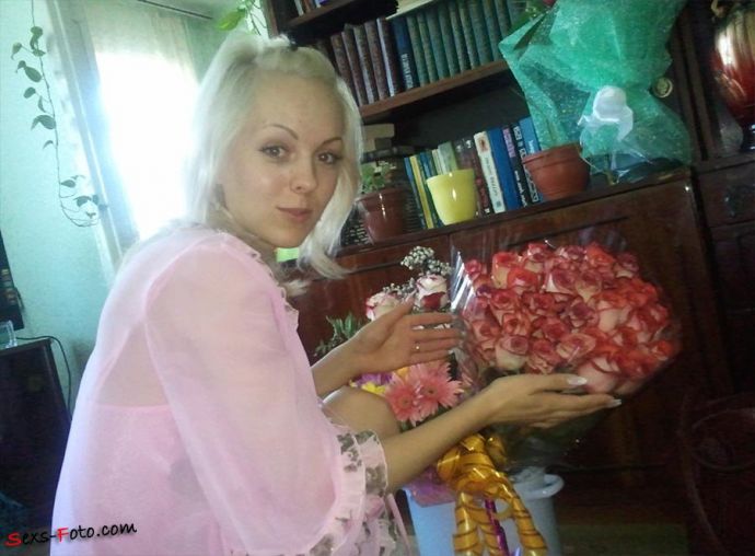 Жена утром на 8 марта голышом