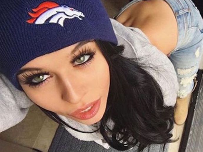 Модницы в шапках