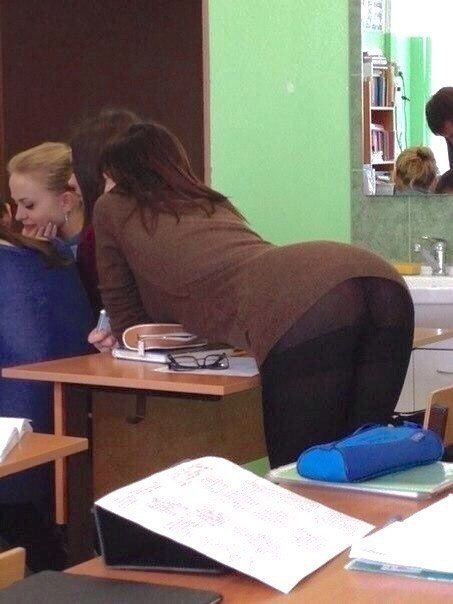 Упругие попы одногруппниц - единственное, что радует студента первого курса Упругие попы одногруппниц - единственное, что радует студента первого курса