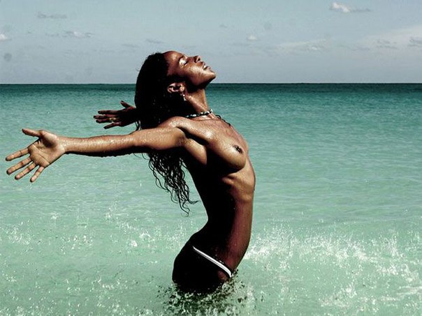 Мэгалин Эчиканвоке (Megalyn Echikunwoke) топлес