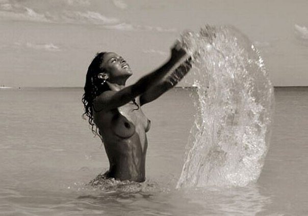 Мэгалин Эчиканвоке (Megalyn Echikunwoke) топлес