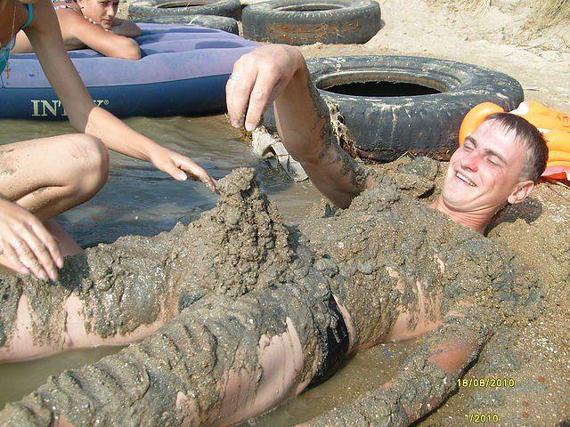 Очень жирная жопа на бильярдном столе - Эроприколы