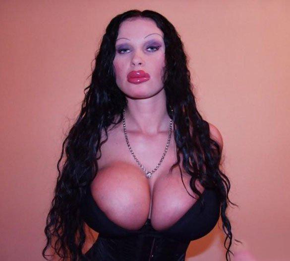 Показала жопу всему пляжу - Эроприколы