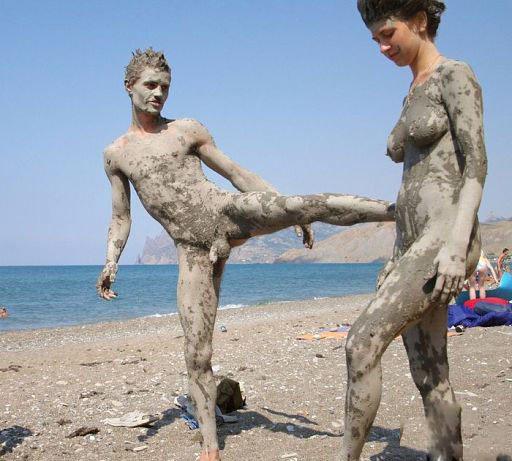 Показала жопу всему пляжу - Эроприколы