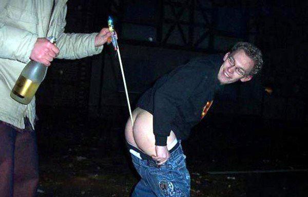 Показала жопу всему пляжу - Эроприколы