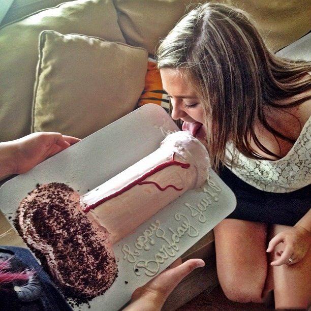 Показала жопу всему пляжу - Эроприколы