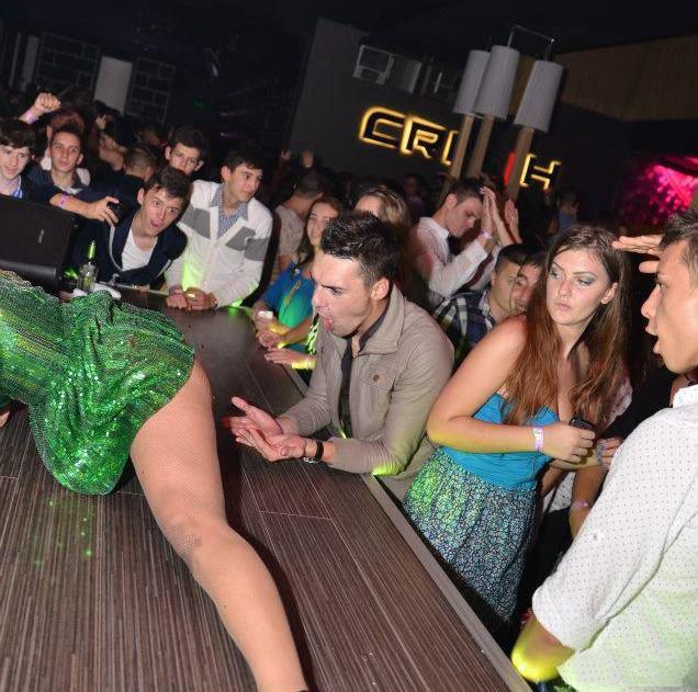 Сиськи, которые отвисли до колен - Эроприколы