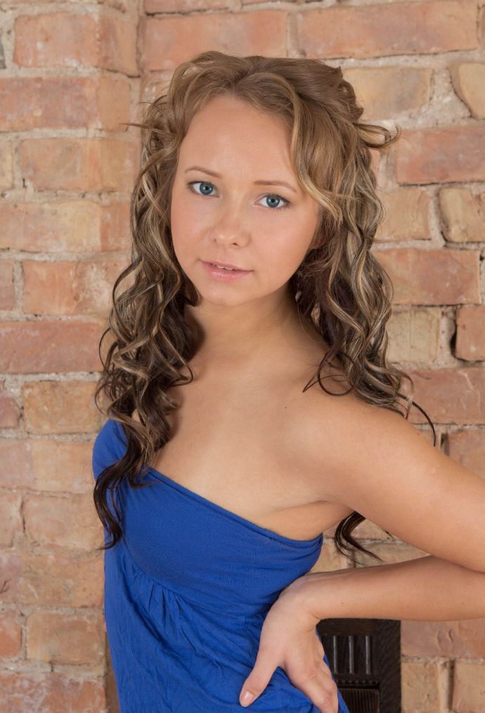 Alsu looks attractive when lowered panties