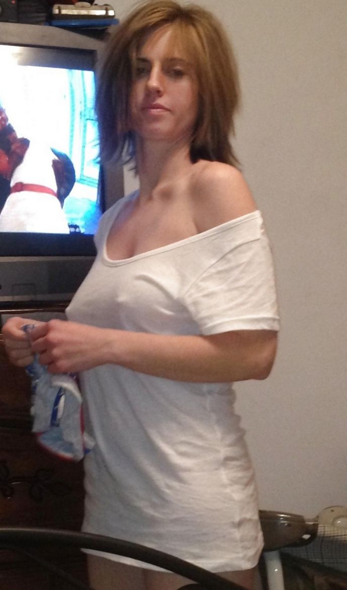 Девушки в мокрой и прозрачной одежде