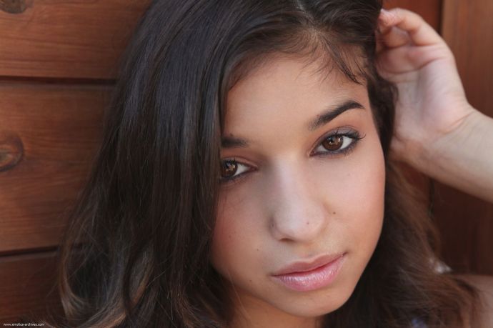 Друг развел скромную красавицу Nika на бурный секс, а она оказалась девственницей