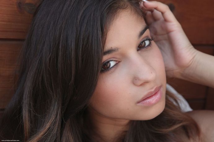 Друг развел скромную красавицу Nika на бурный секс, а она оказалась девственницей