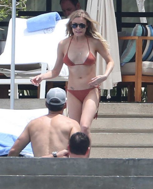 Лиэнн Раймс (LeAnn Rimes) в бикини в Кабо-Сан-Лукас