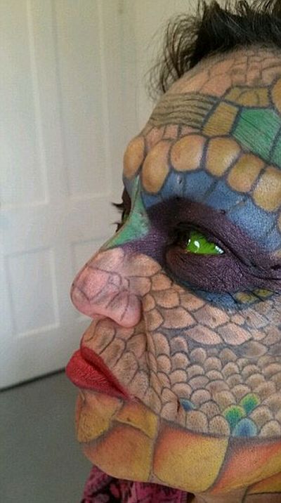 Мудило превратил себя в бородатую женщину-дракона Мудило превратил себя в бородатую женщину-дракона