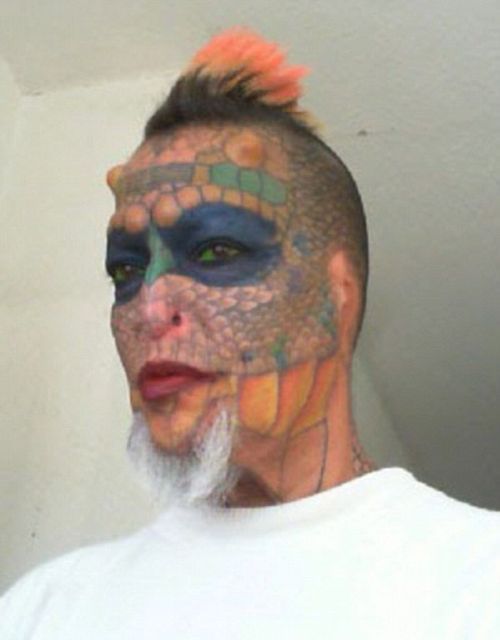 Мудило превратил себя в бородатую женщину-дракона Мудило превратил себя в бородатую женщину-дракона