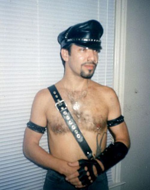 Мудило превратил себя в бородатую женщину-дракона Мудило превратил себя в бородатую женщину-дракона