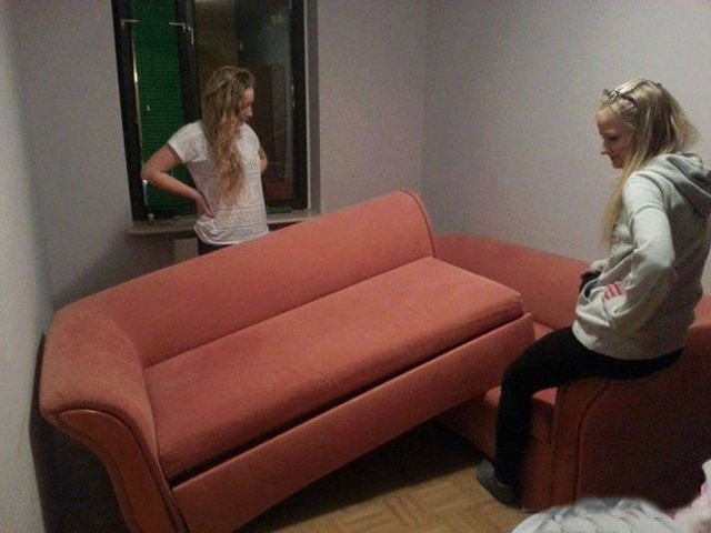 Ну очень тупые девушки