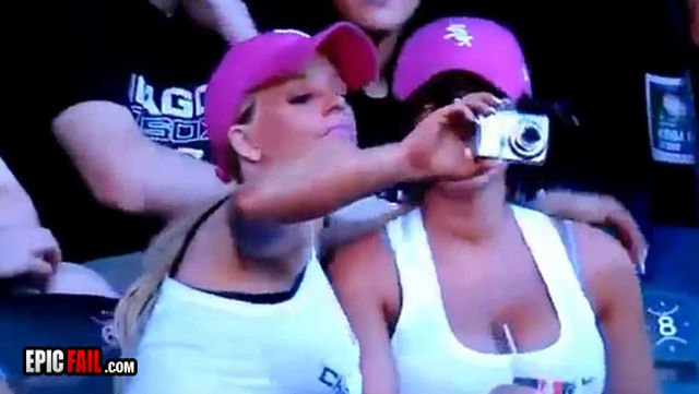 Ну очень тупые девушки