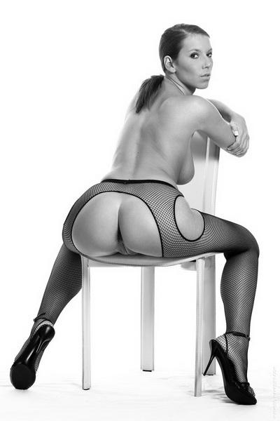 Она обожает жесткий и страстный трах