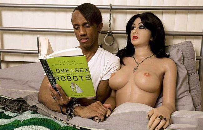 Старая шмара показала пилотку в автобусе