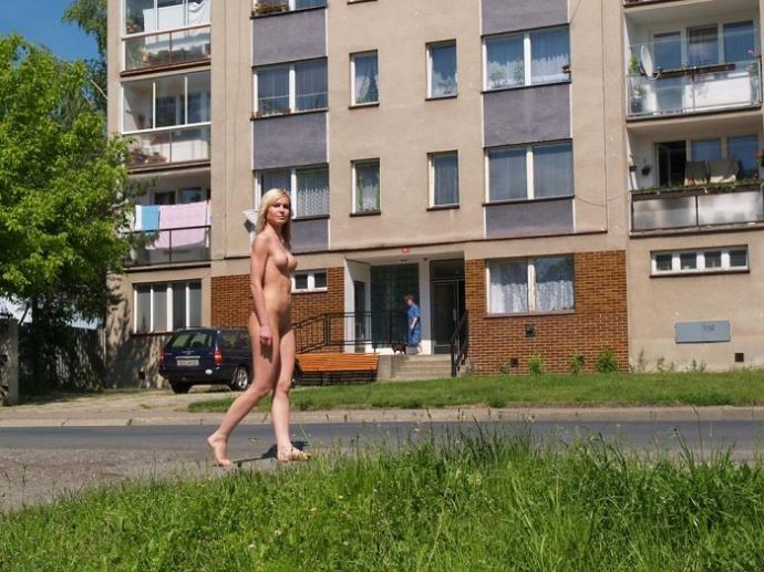 Эксгибиционистки: обнаженные девушки на улицах