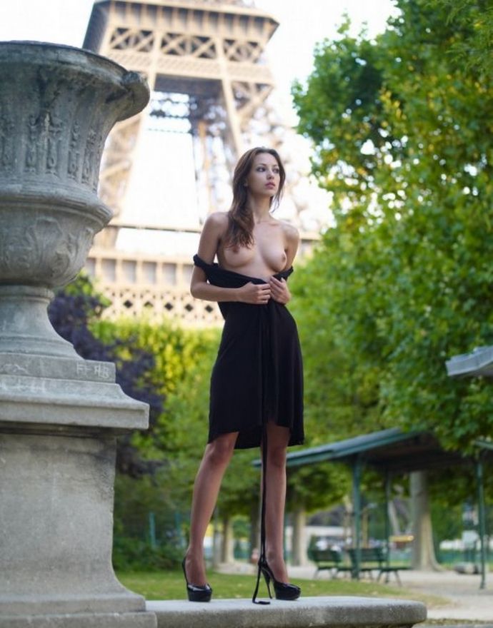 Эксгибиционистки: обнаженные девушки на улицах