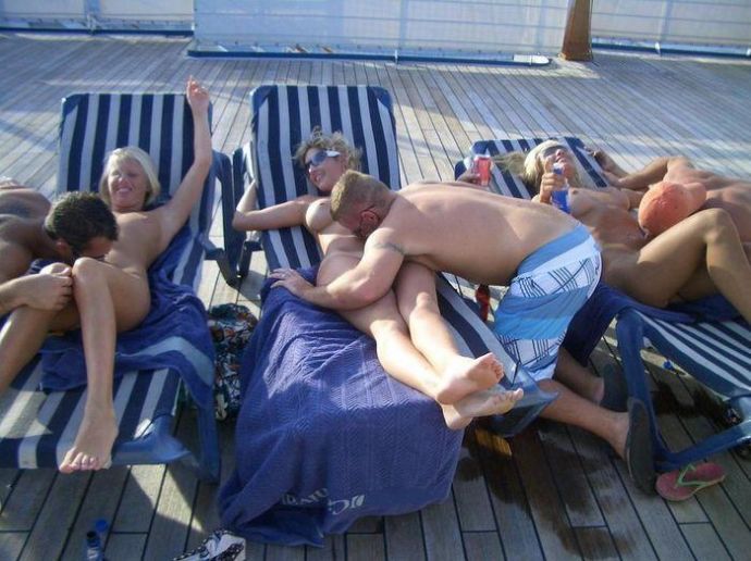 Хорошая работа у стриптизерши - Эроприколы