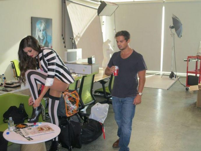 Хорошая работа у стриптизерши - Эроприколы