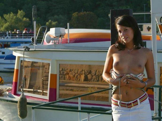 Развратные сучки показывают свои прелести - Частное НЮ