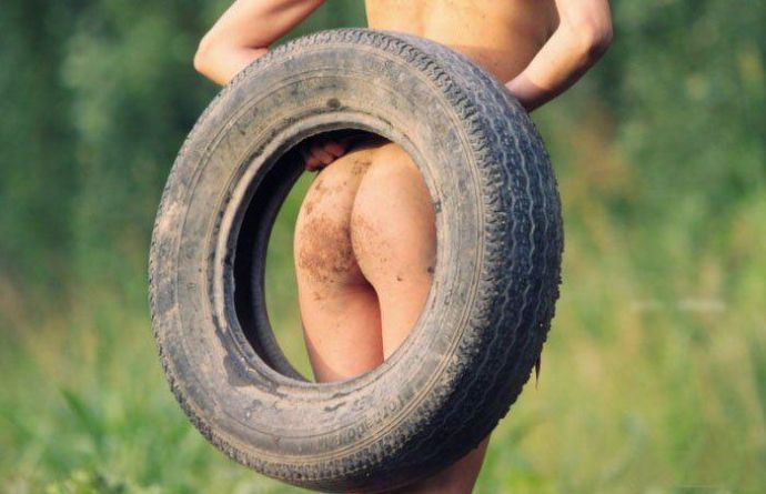 Мечта любого автосалона - Эроприколы