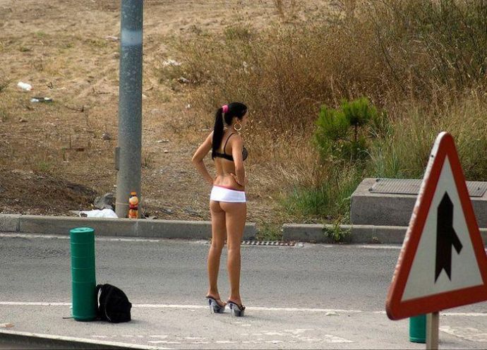 Мечта любого автосалона - Эроприколы