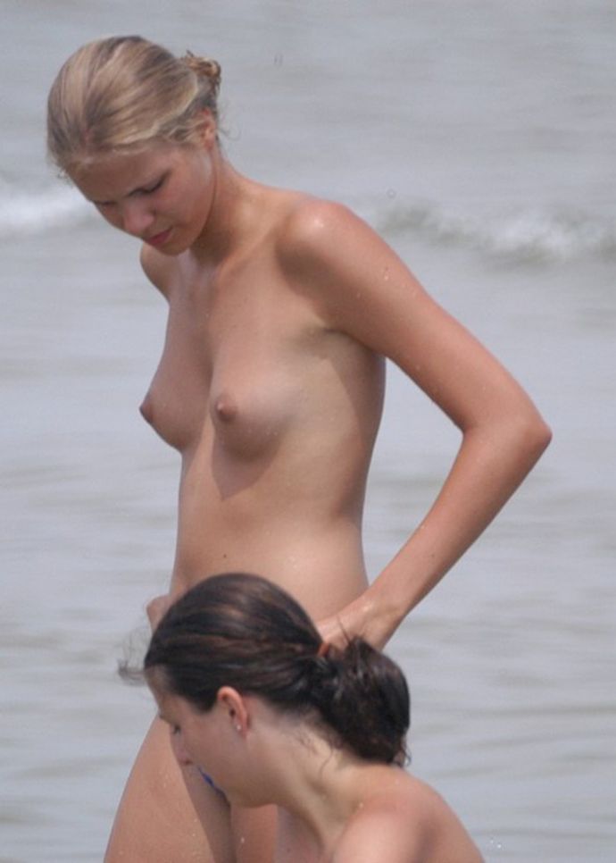 Нудистский отдых всегда возбуждает