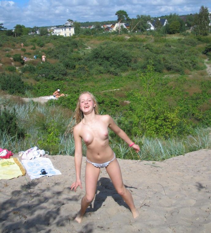 Нудистский отдых всегда возбуждает