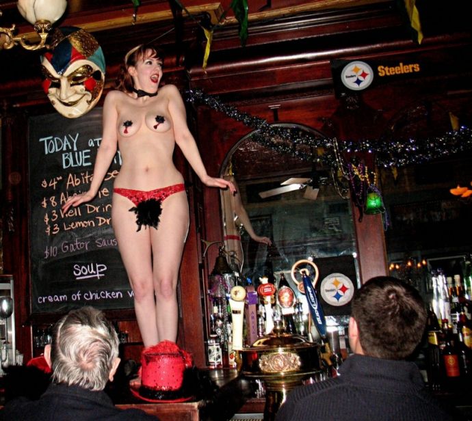 О плюсах работы стриптизёршами