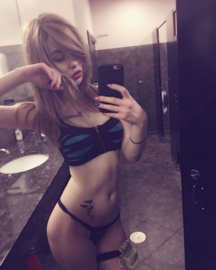 Селфи от стриптизерш