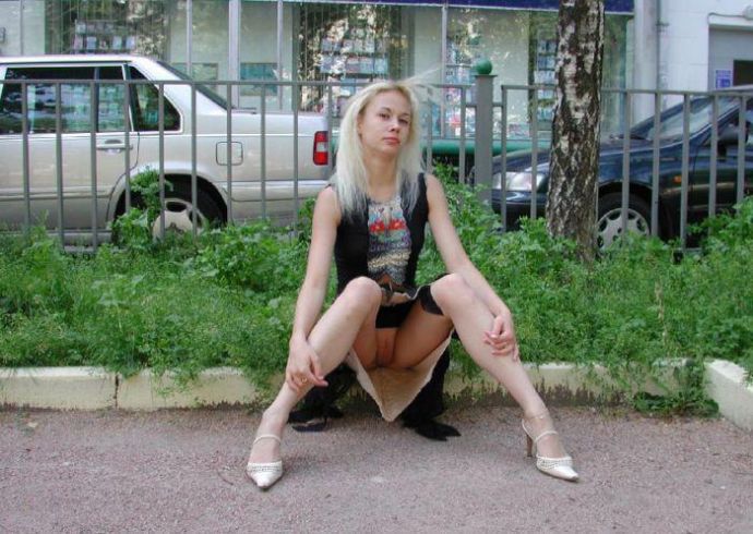 Старая шмара показала пилотку в автобусе