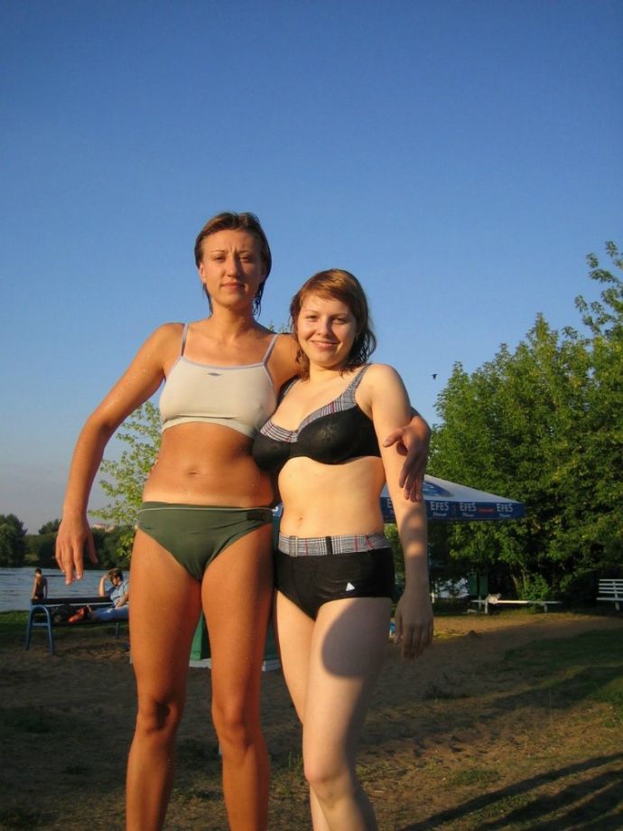 Верблюжьи лапки у милых девушек