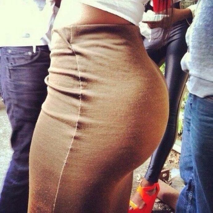 Весна пришла. Любуемся на нижнюю часть девушек