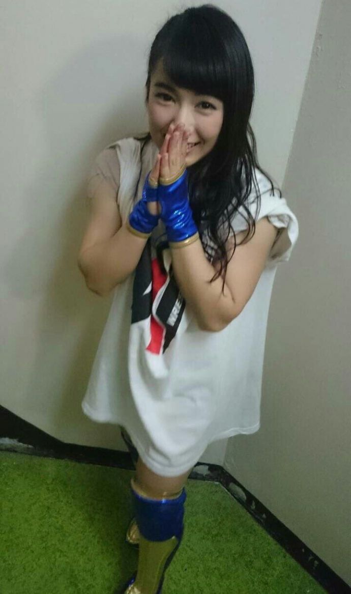 Японская девушка рестлинга покоряет соотечественников