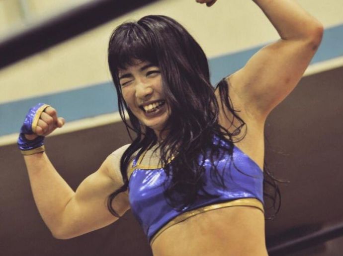 Японская девушка рестлинга покоряет соотечественников