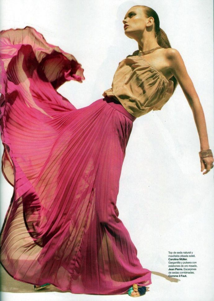 Богиня эротики Lyoka Tyagnereva - Harpers Bazaar December 2011 (12-2011) Argentina