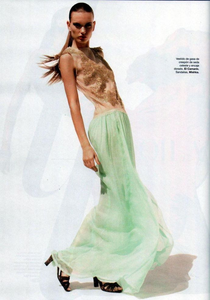 Богиня эротики Lyoka Tyagnereva - Harpers Bazaar December 2011 (12-2011) Argentina