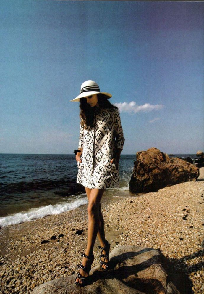 Богиня эротики Lyoka Tyagnereva - Harpers Bazaar December 2011 (12-2011) Argentina