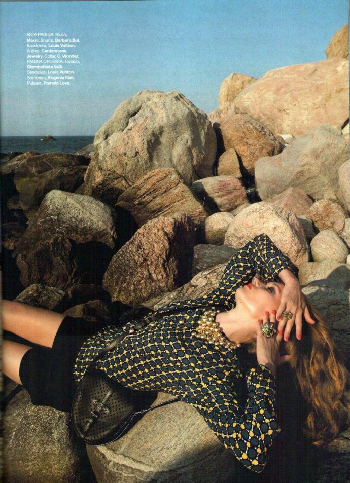 Богиня эротики Lyoka Tyagnereva - Harpers Bazaar December 2011 (12-2011) Argentina