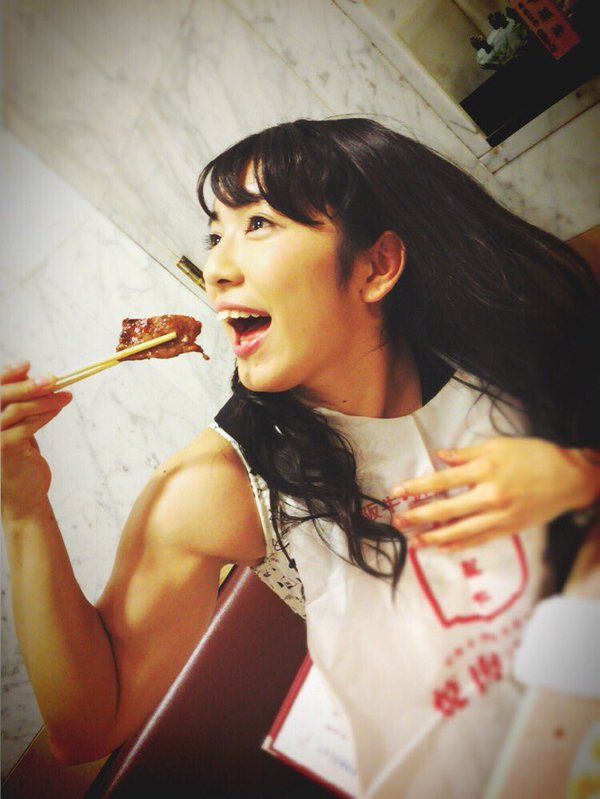 Японская девушка рестлинга покоряет соотечественников Японская девушка рестлинга покоряет соотечественников