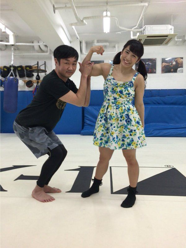 Японская девушка рестлинга покоряет соотечественников Японская девушка рестлинга покоряет соотечественников